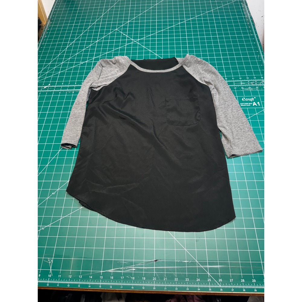 Character Womens Mixed Media Raglan Baseball Top Black Gray Small Pocket Hem